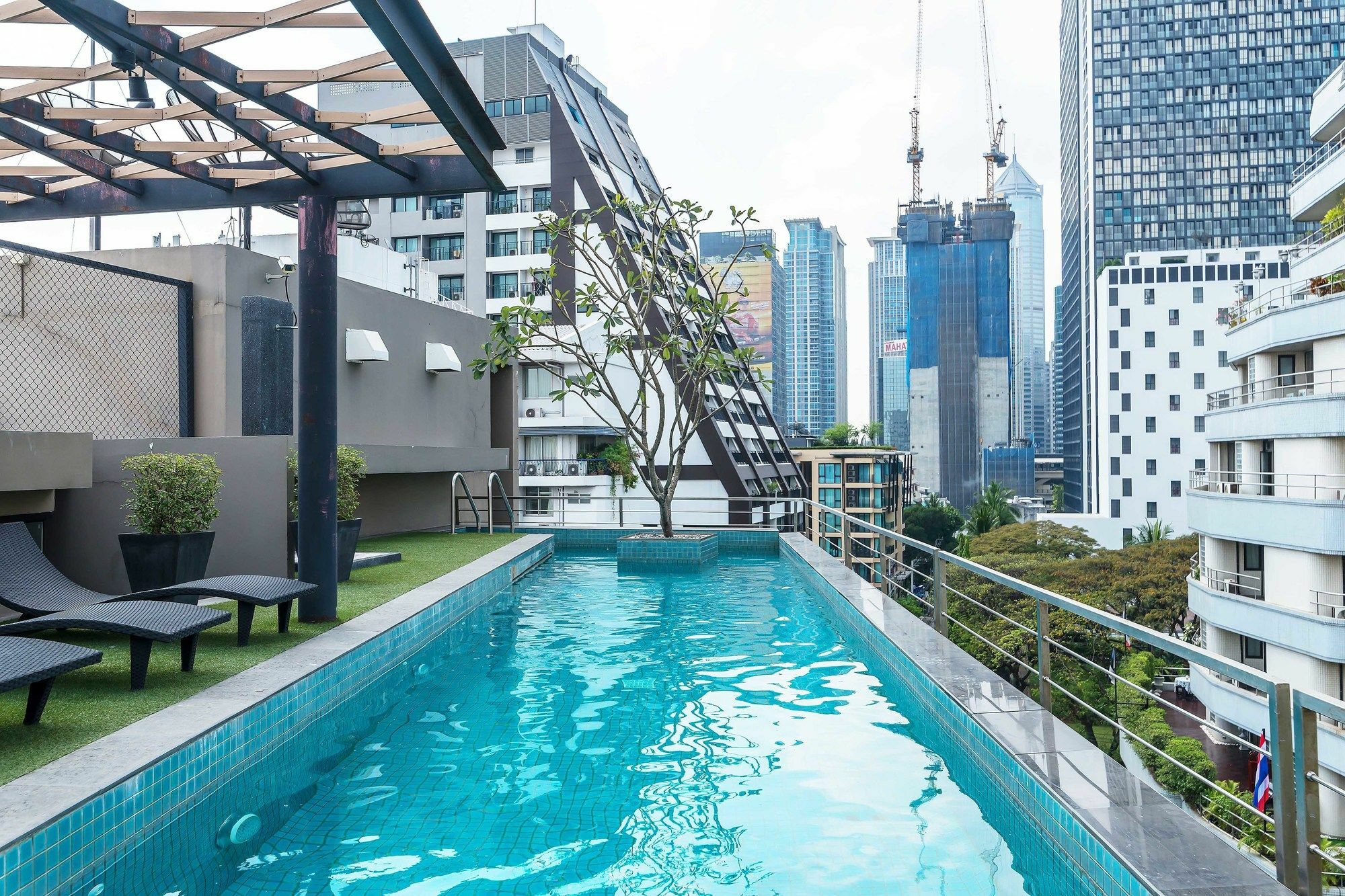 The Nest Ploenchit By Favstay Bangkok Exterior photo