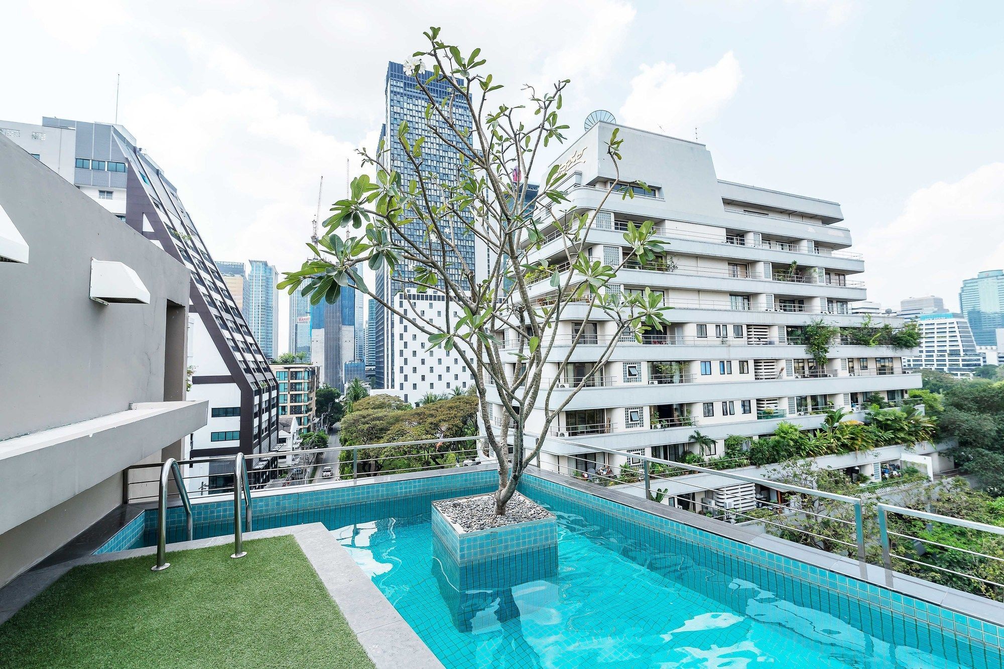 The Nest Ploenchit By Favstay Bangkok Exterior photo